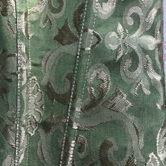 green corset - Picture 3 of 3